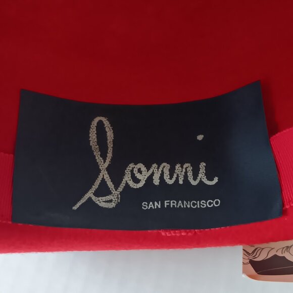 Vintage 1980s Sonni Women\'s Red Wool Cloche Hat With Fabric Rose Detail main image 8